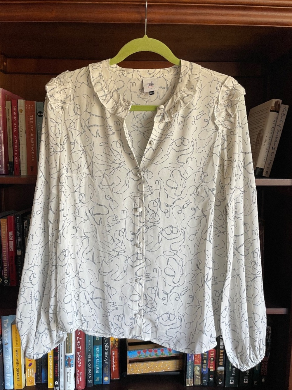 Cabi Ivory Abstract Ruffle Collar Blouse